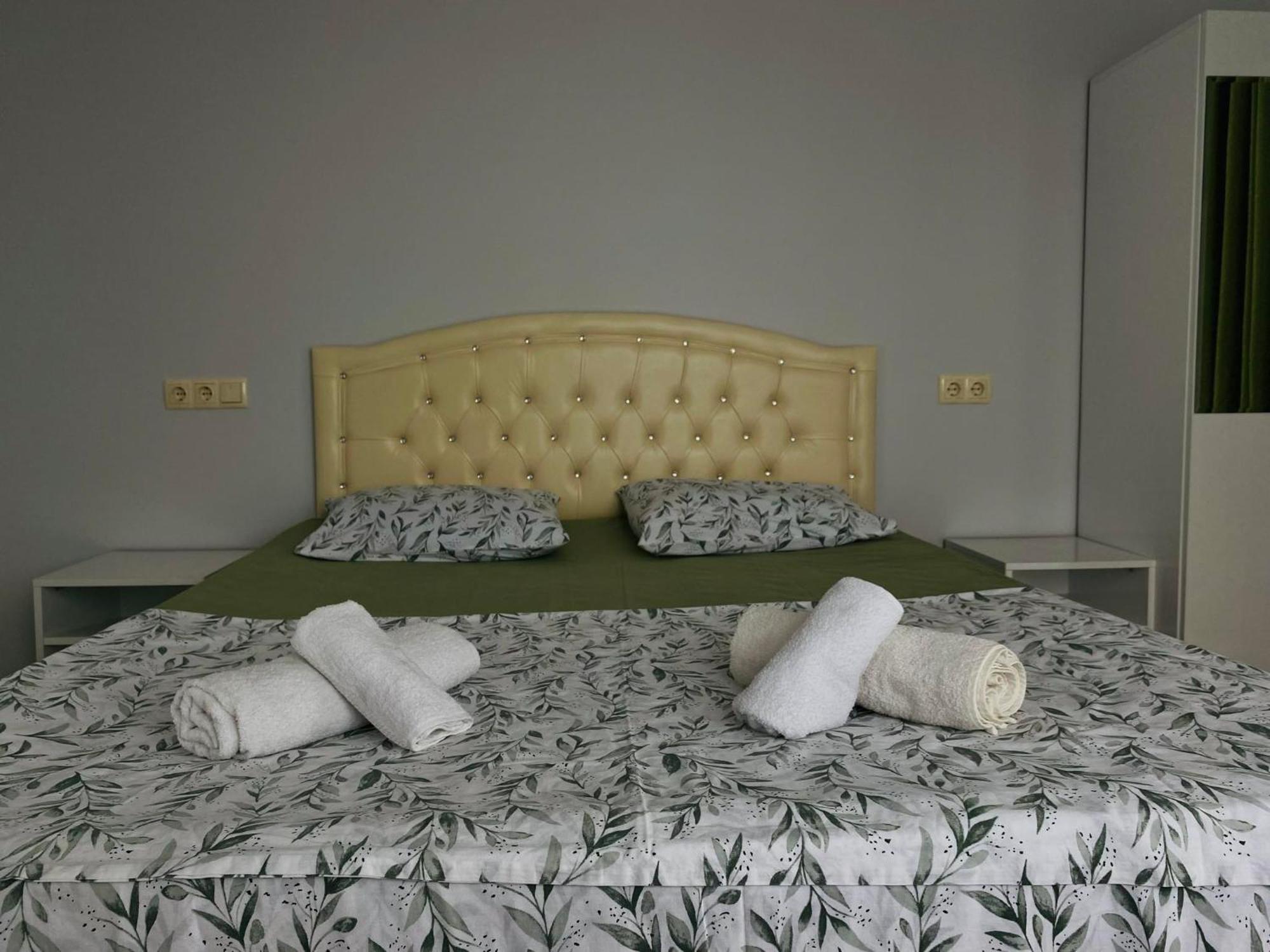 גוניו Hotel Neli מראה חיצוני תמונה